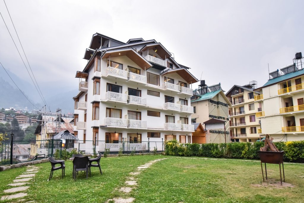 Hotel Snow White Regency, Manali