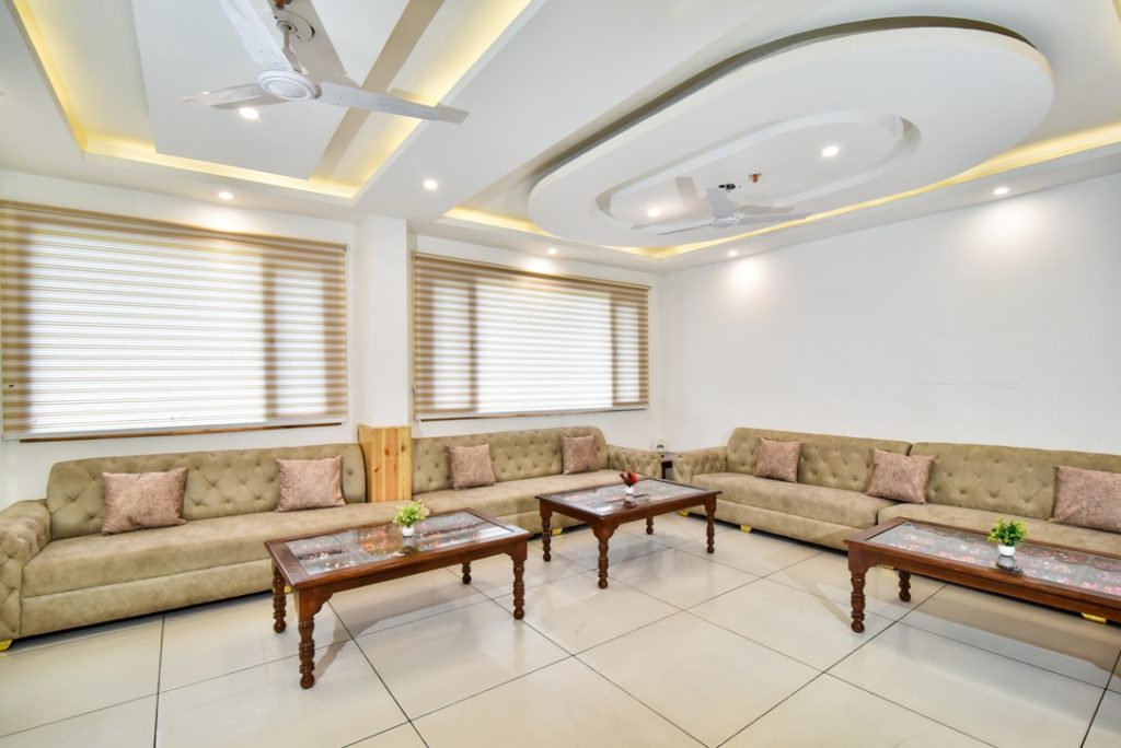 Hotel Snow White Regency, Manali