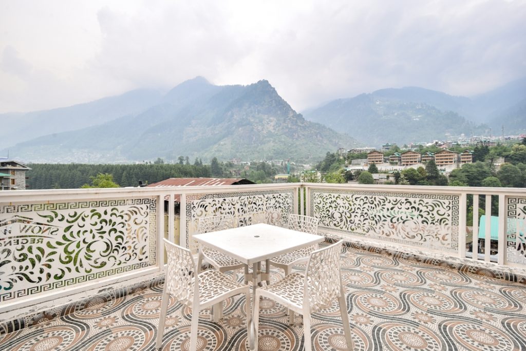 Hotel Snow White Regency, Manali